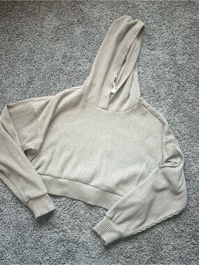 ALO Yoga Ribbed Cropped Muse Hoodie in Light Taupe